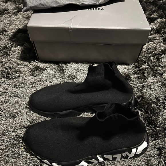 BALENCIAGA SPEED RUNNERS GRAFFITI - Picture 3 of 11